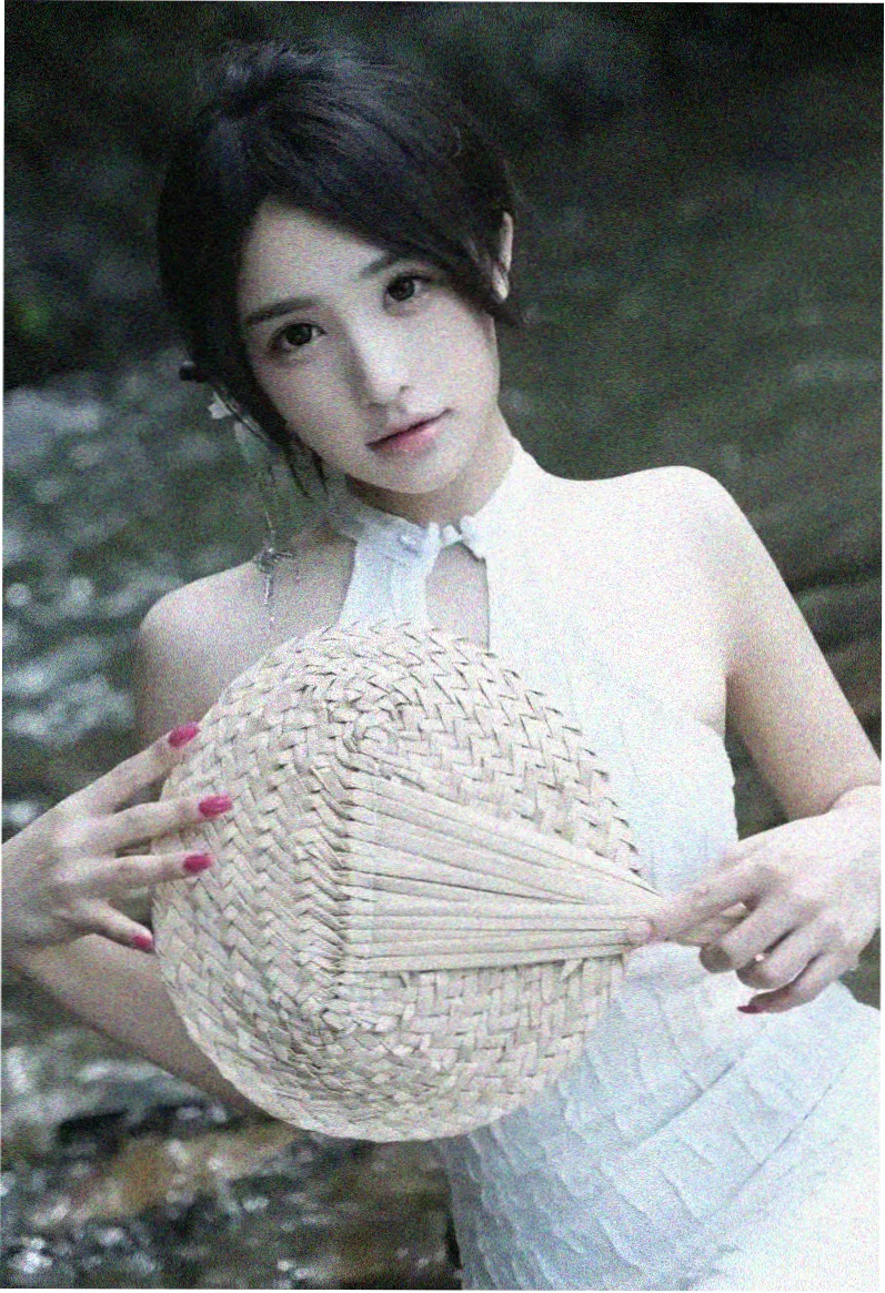 古装轻喜剧短剧娘娘她总想跑路海报